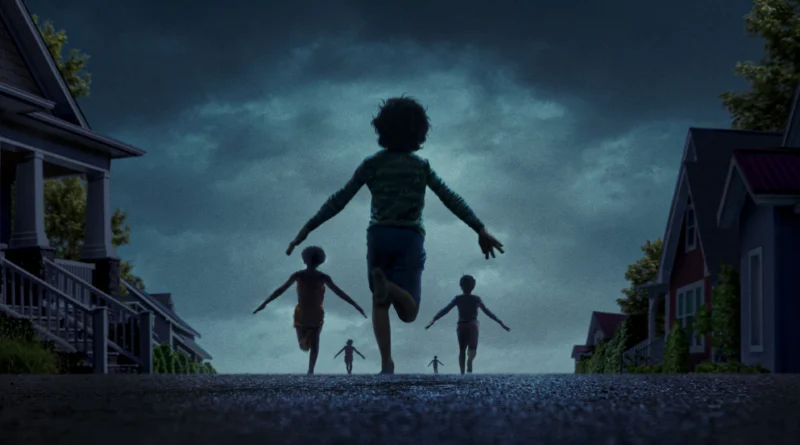 Pôster do filme A Hora do Mal com crianças em uma rua deserta, correndo sob um céu sombrio e ameaçador, criando uma atmosfera de mistério e suspense, que reflete a tensão e o terror presentes no filme.