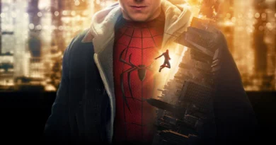 Pôster de ‘Homem-Aranha: Um Novo Dia’ com Tom Holland caracterizado como Peter Parker, vestindo o traje do Homem-Aranha sob uma jaqueta, diante de uma cidade iluminada, enquanto o herói aparece entre arranha-céus inclinados.
